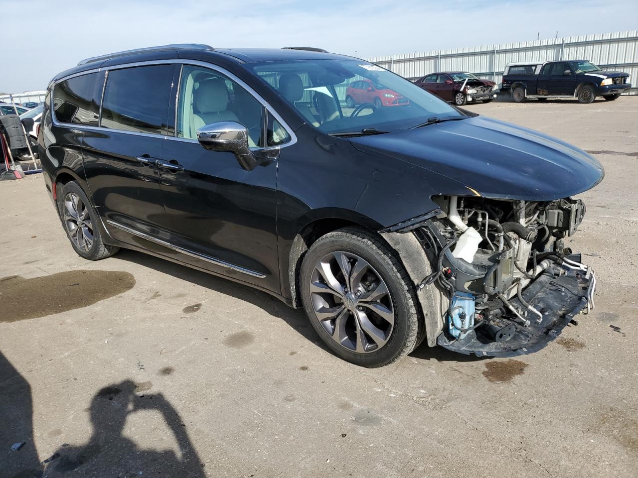 2017 Chrysler Pacifica - Image 4