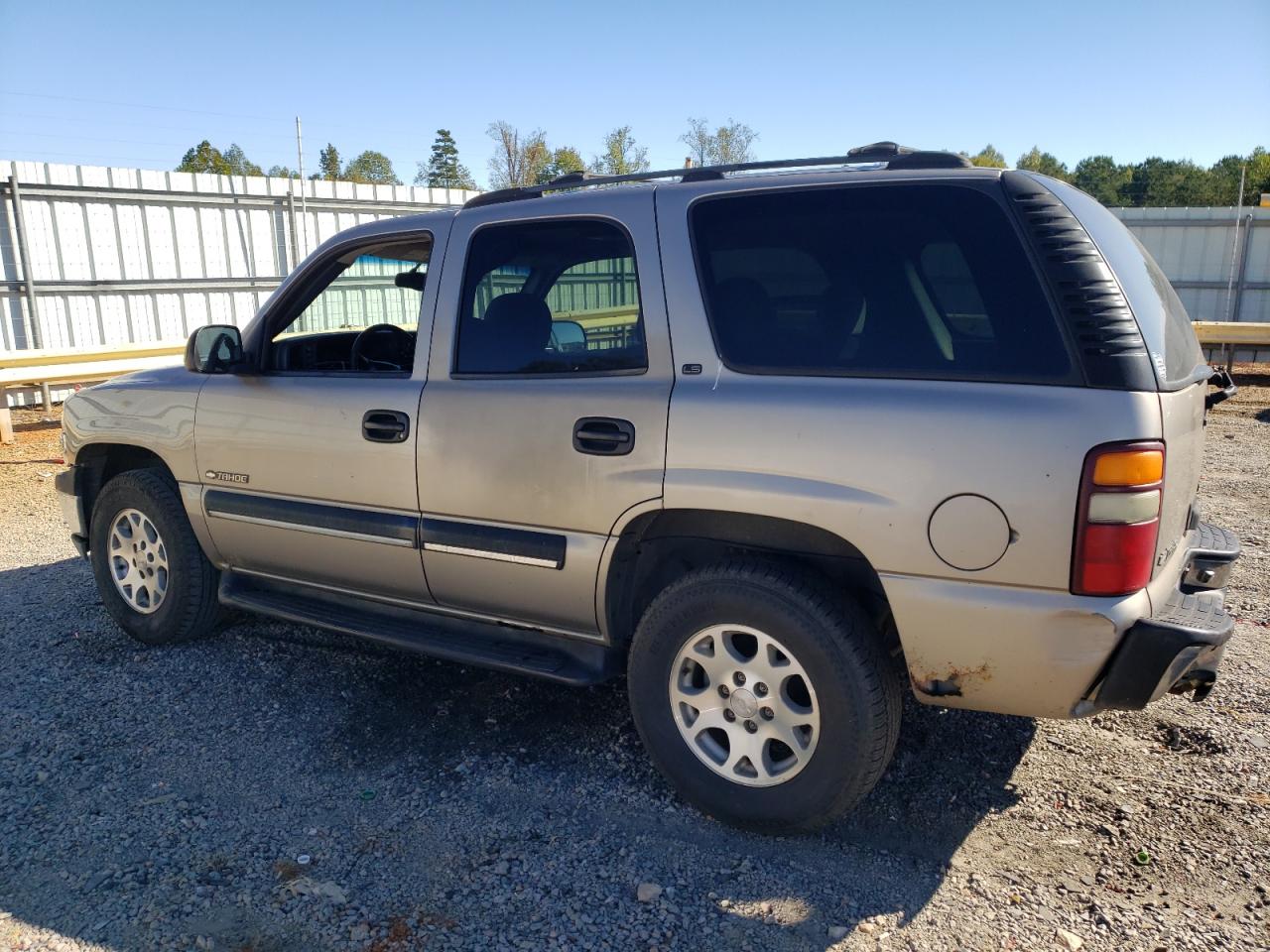 2001 Chevrolet Tahoe K1500 VIN: 1GNEK13T21R175589 Lot: 75477414