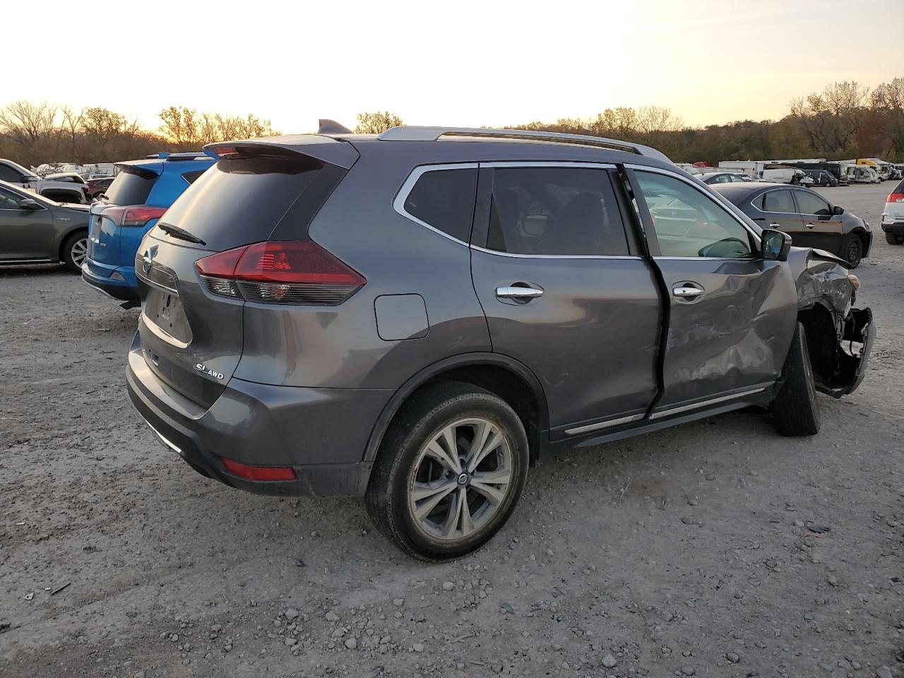 2018 Nissan Rogue - Image 3