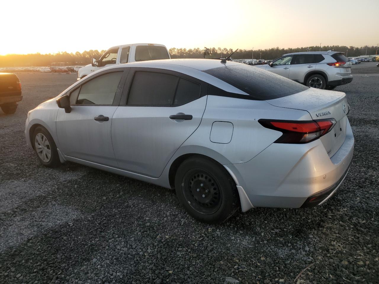 2021 Nissan Versa - Image 2