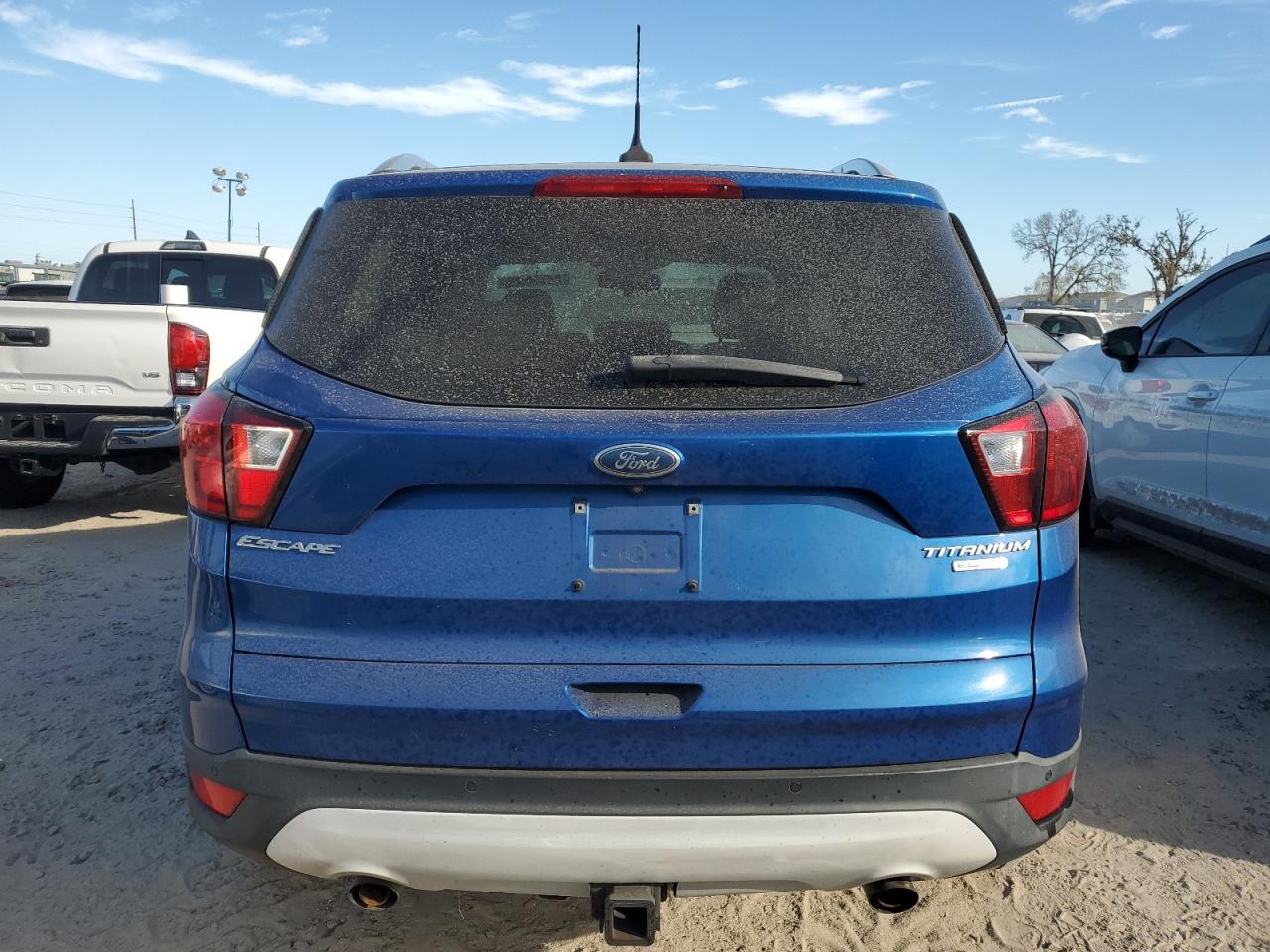 1FMCU0J9XKUB85213 2019 Ford Escape Titanium