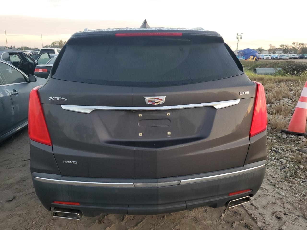 1GYKNDRS8HZ280435 2017 Cadillac Xt5 Luxury