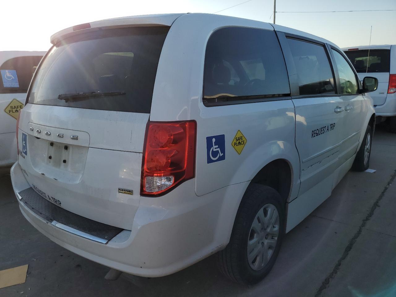 2017 Dodge Caravan - Image 3