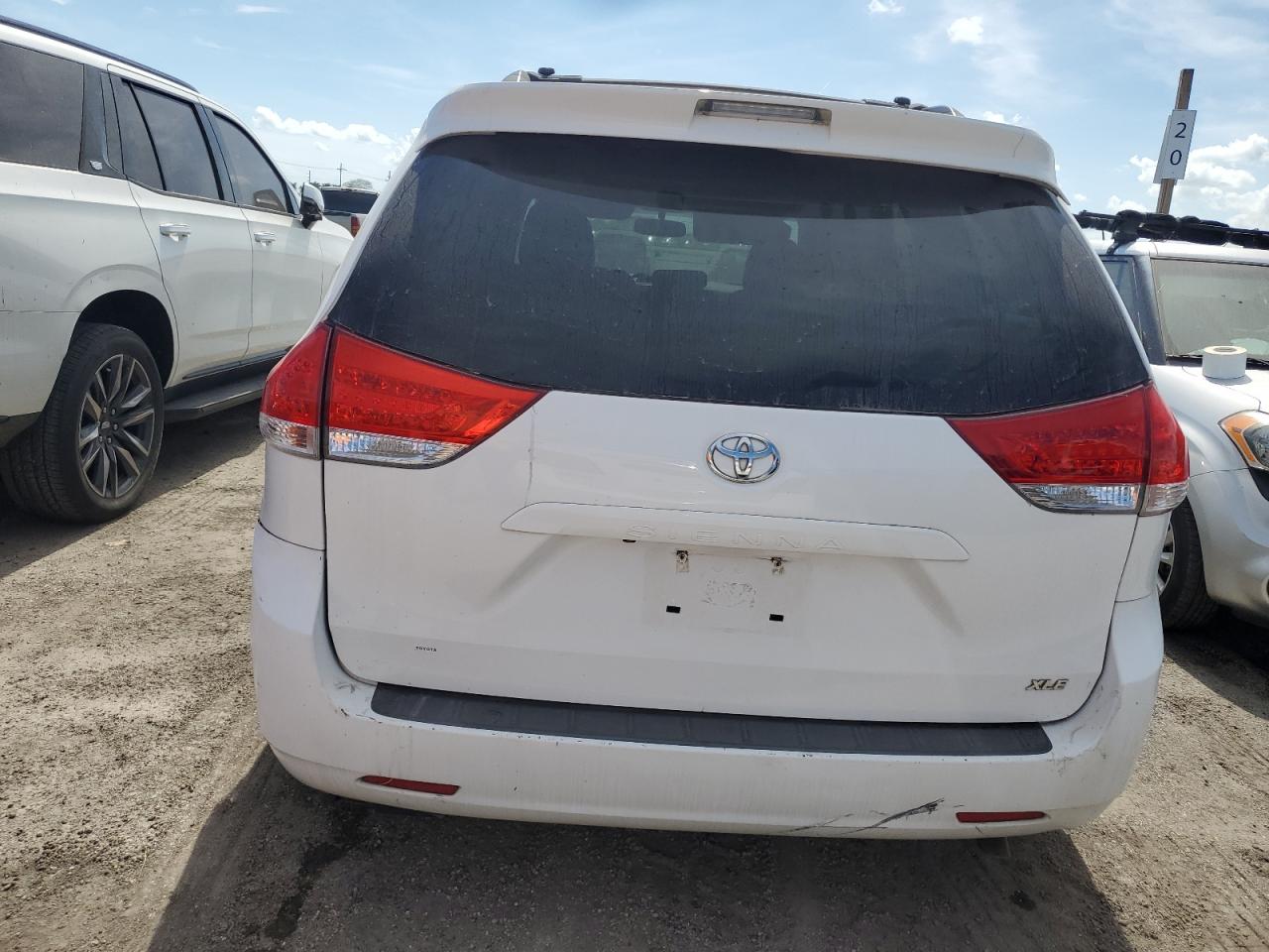 5TDYK3DC9CS225442 2012 Toyota Sienna Xle