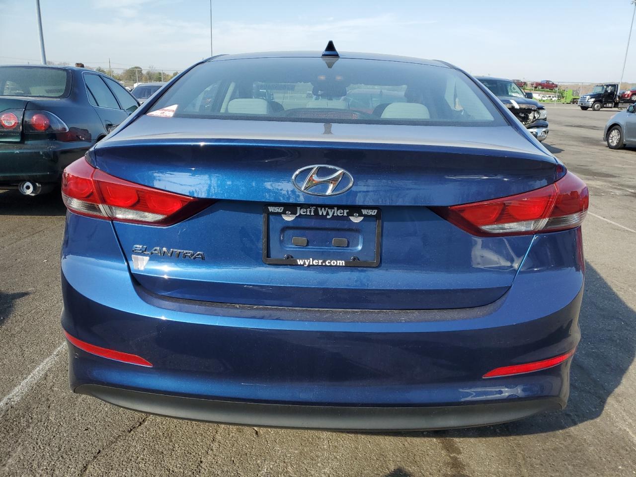 2018 Hyundai Elantra - Image 6