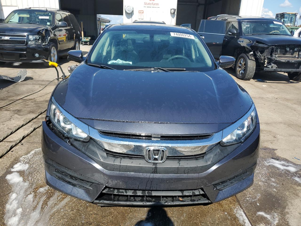 19XFC2F79JE202667 2018 Honda Civic Ex