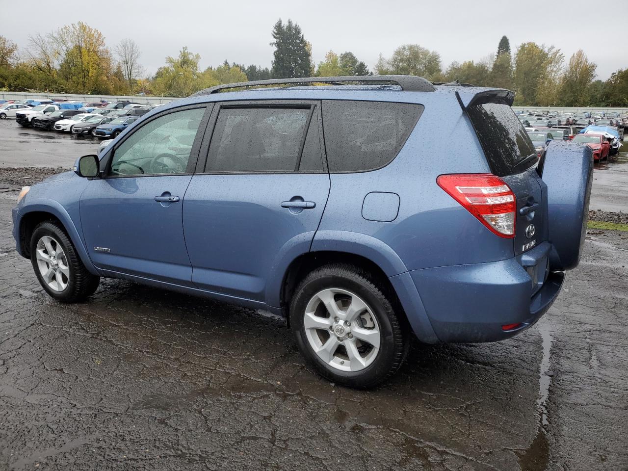 2011 Toyota RAV 4 - Image 2