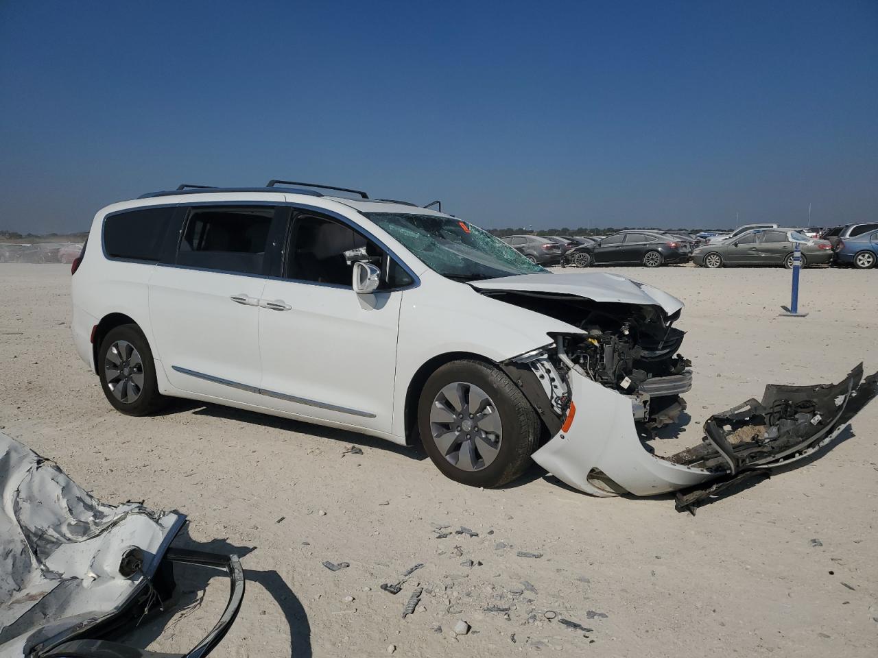 2018 Chrysler Pacifica - Image 4