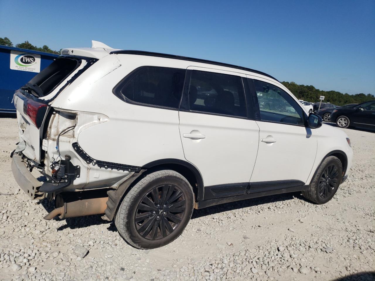 2020 Mitsubishi Outlander - Image 3