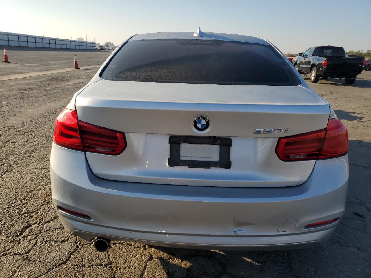 2018 BMW 320 I VIN: WBA8E1G53JNU90642 Lot: 75905904