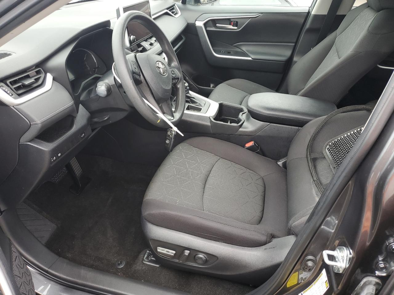 2023 Toyota RAV 4 - Image 7