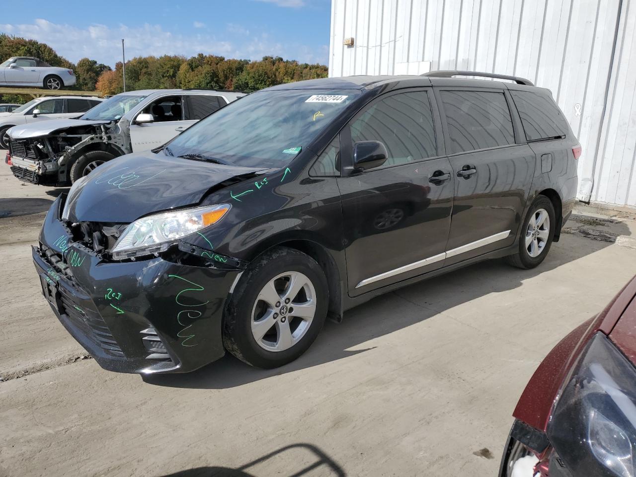 2018 Toyota Sienna - Image 1