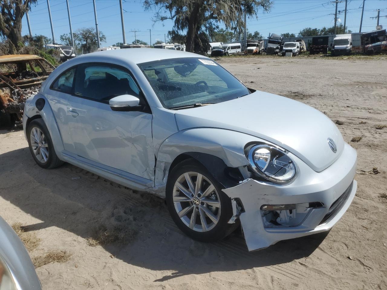 VIN 3VWFD7AT5JM706800 2018 VOLKSWAGEN BEETLE no.4