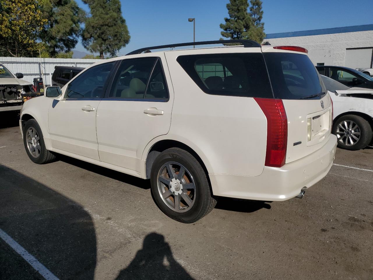 2004 Cadillac SRX - Image 2