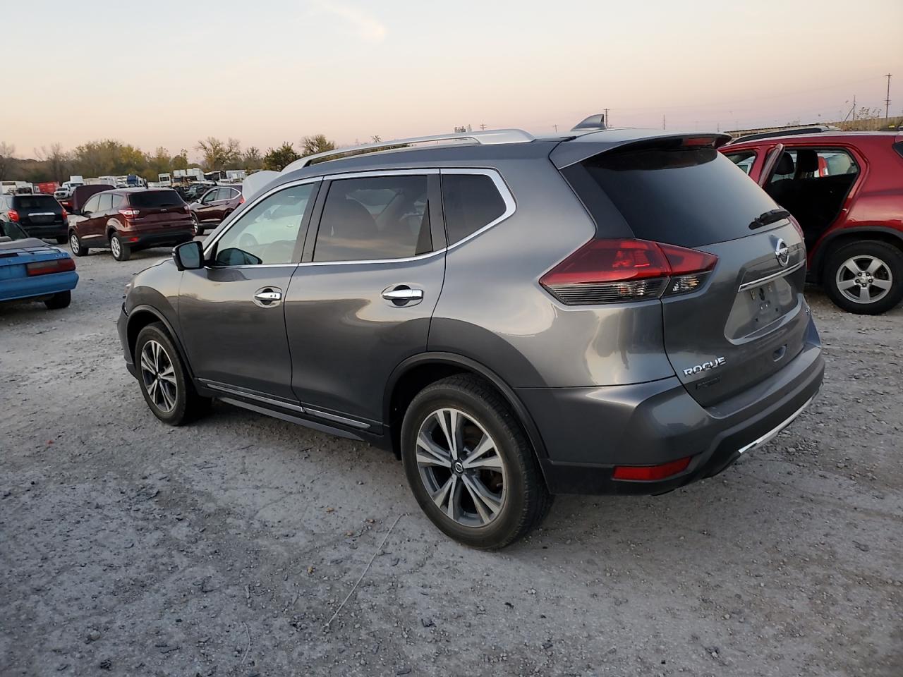 2018 Nissan Rogue - Image 2