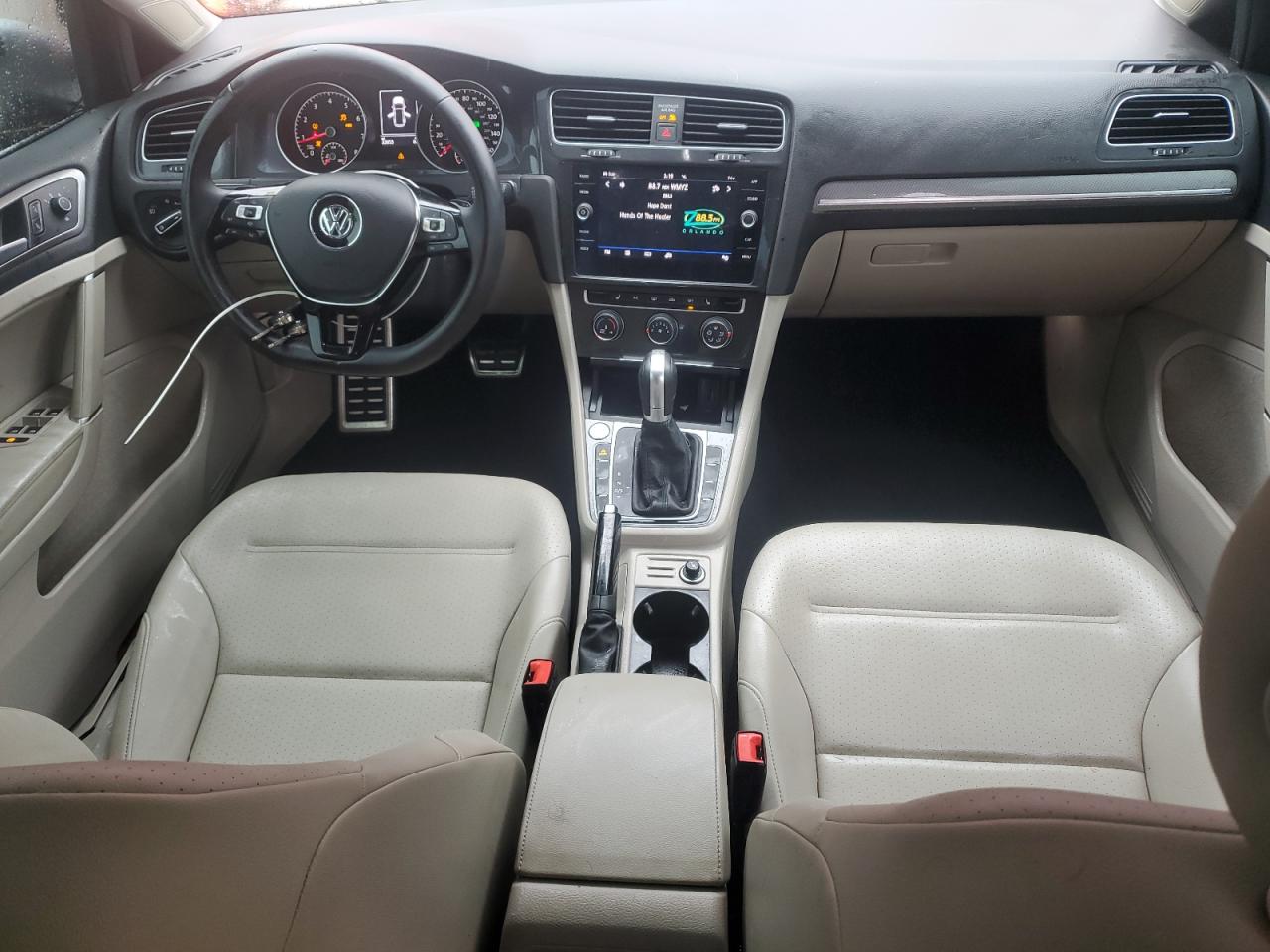 2019 Volkswagen Golf - Image 8
