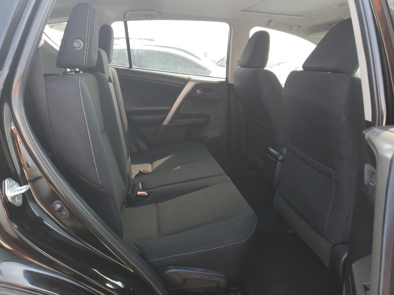 2018 Toyota RAV 4 - Image 11