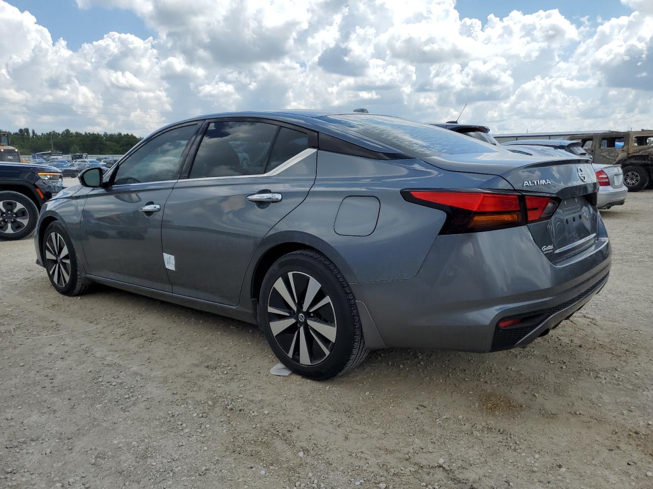 2019 Nissan Altima - Image 2