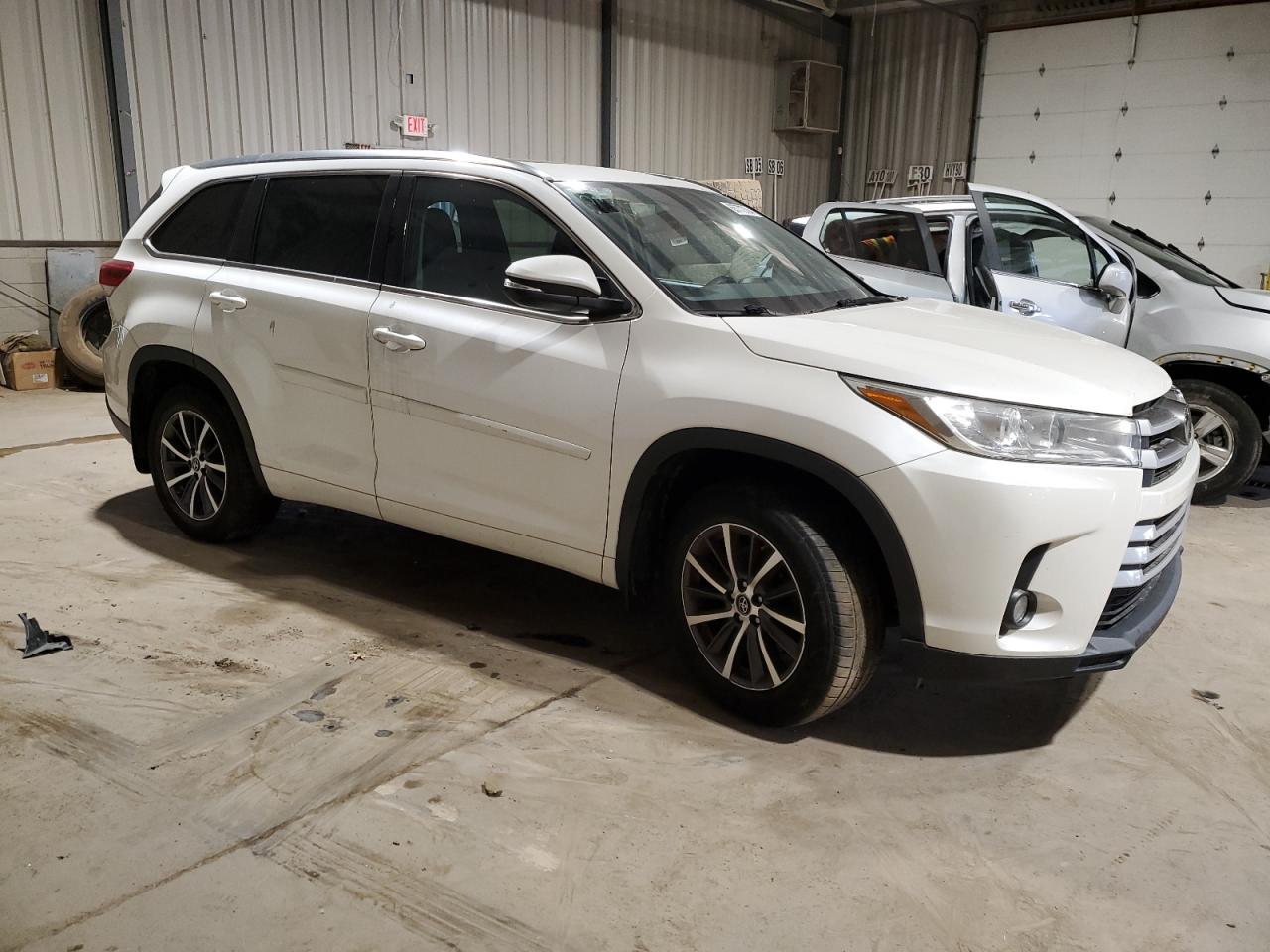 2017 Toyota Highlander - Image 4