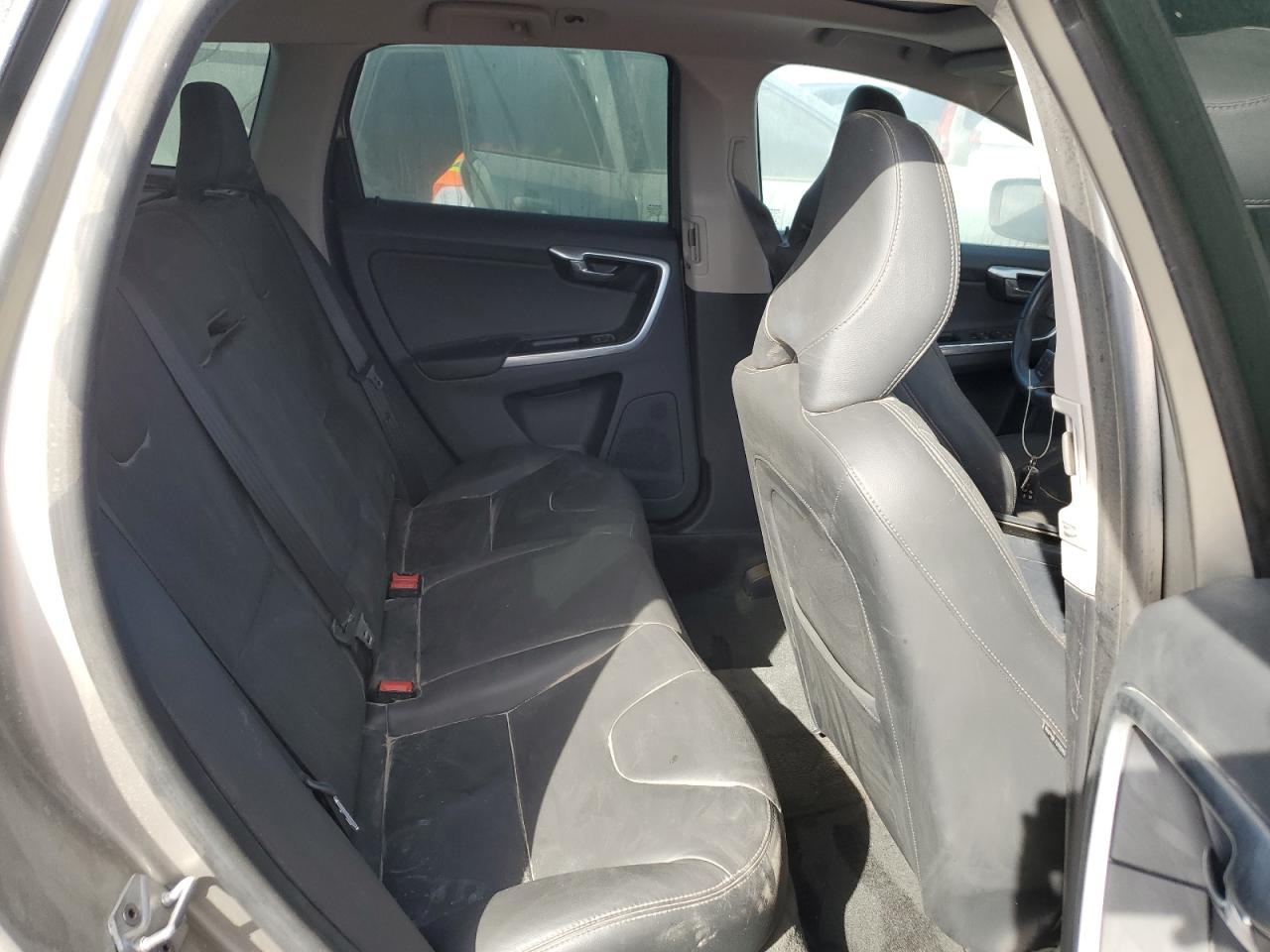 2016 Volvo XC60 - Image 11