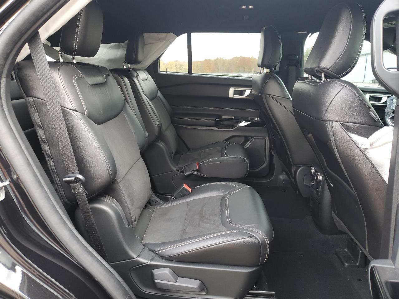 2022 Ford Explorer - Image 12