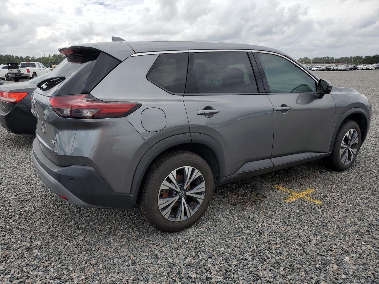 2021 Nissan Rogue - Image 3
