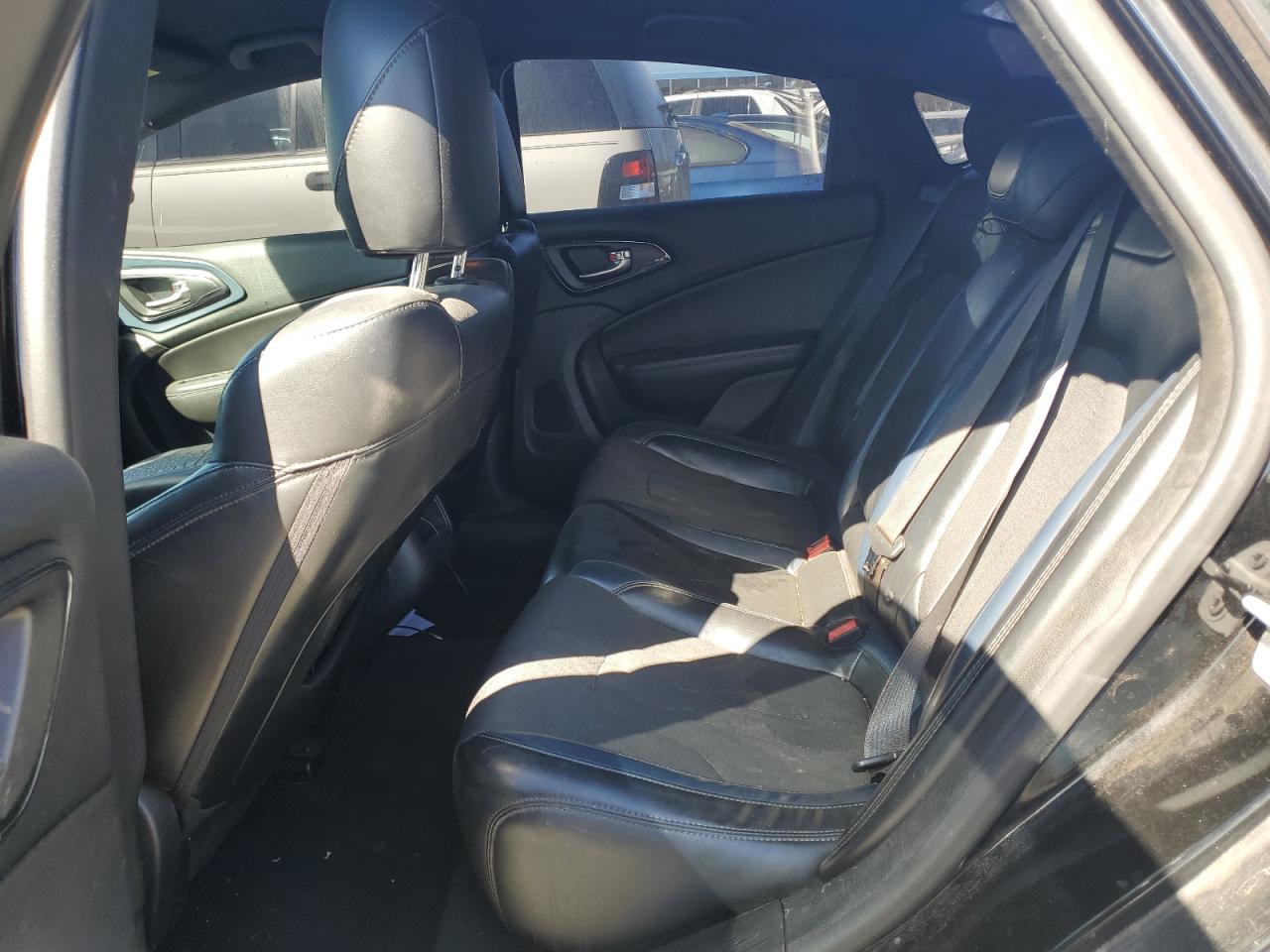 2015 Chrysler 200 - Image 10