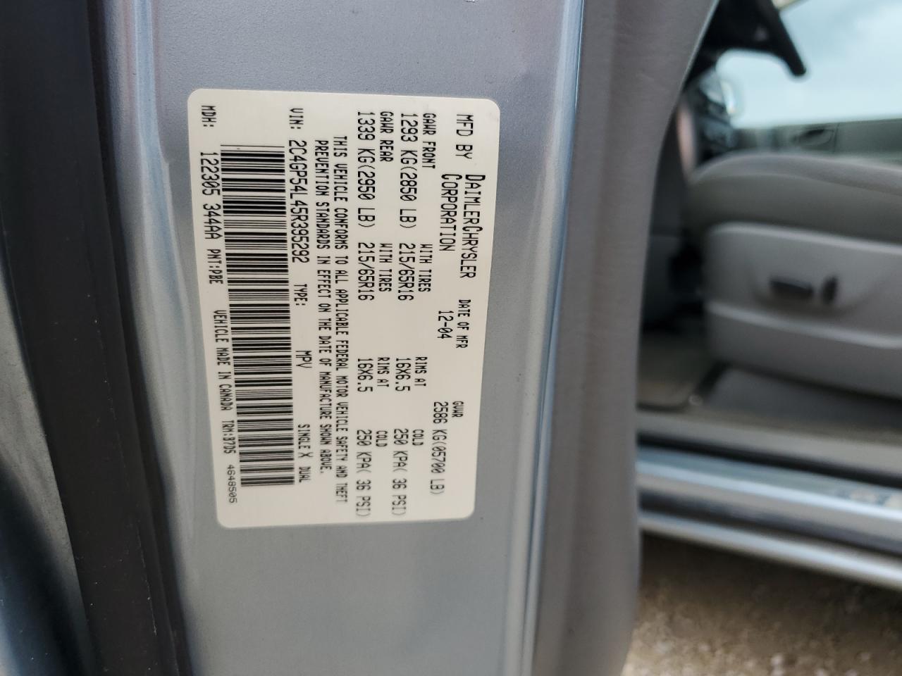 2005 Chrysler Town & Country Touring VIN: 2C4GP54L45R395292 Lot: 74098534