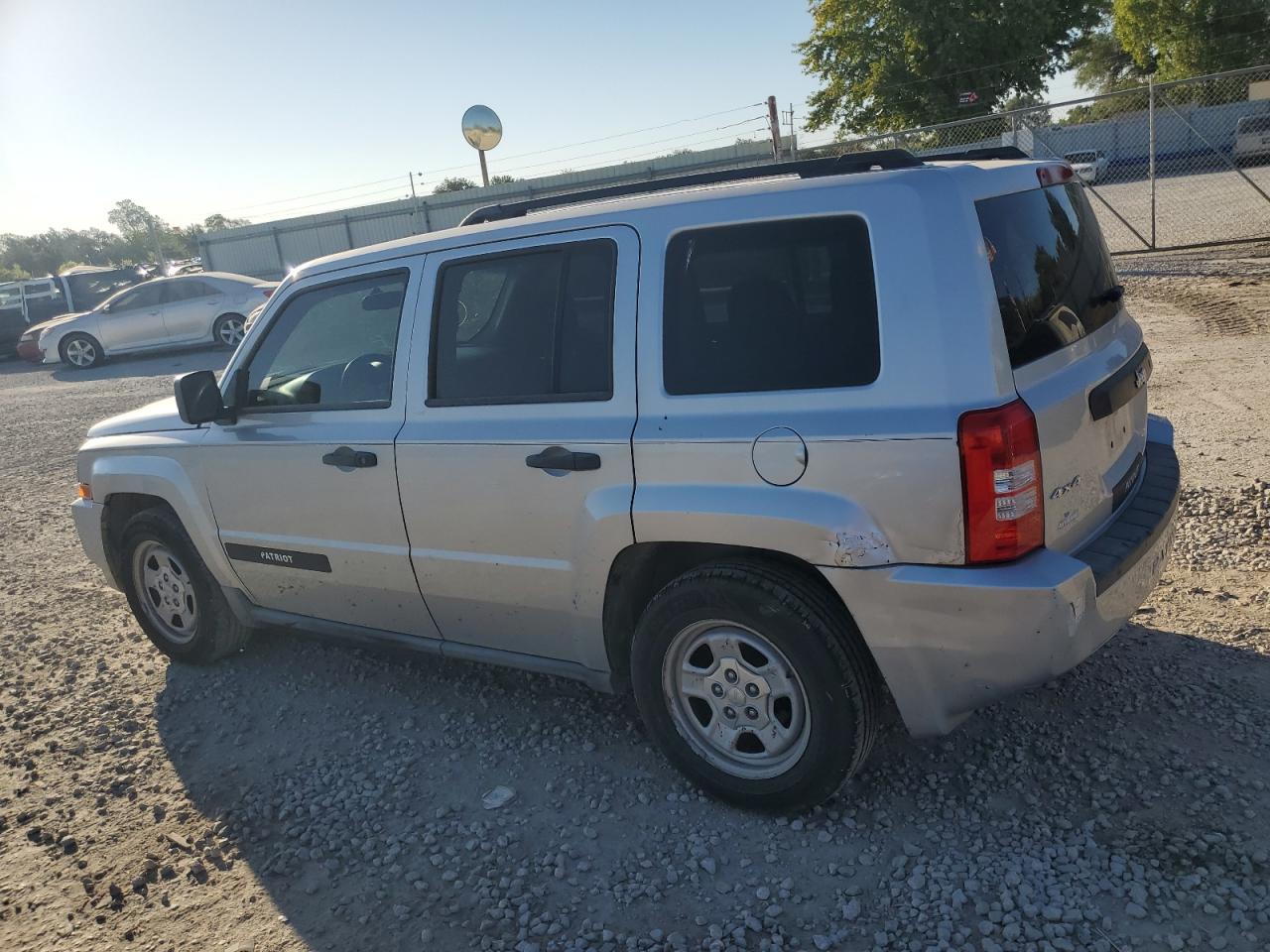 2010 Jeep Liberty (Patriot) - Image 2