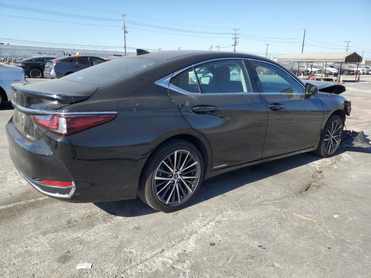 2022 Lexus ES - Image 3