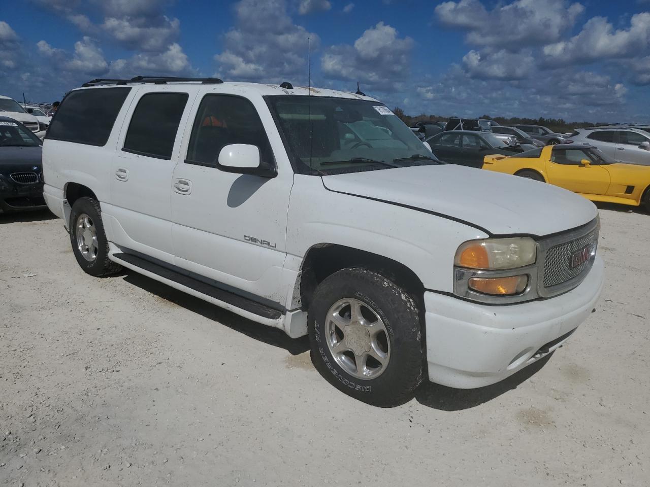 2004 GMC Yukon - Image 4