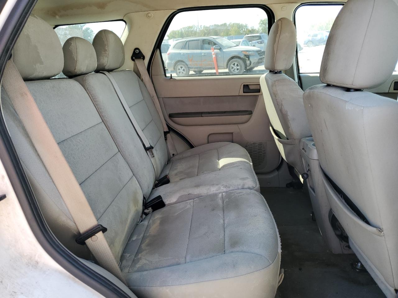 2010 Ford Escape - Image 12