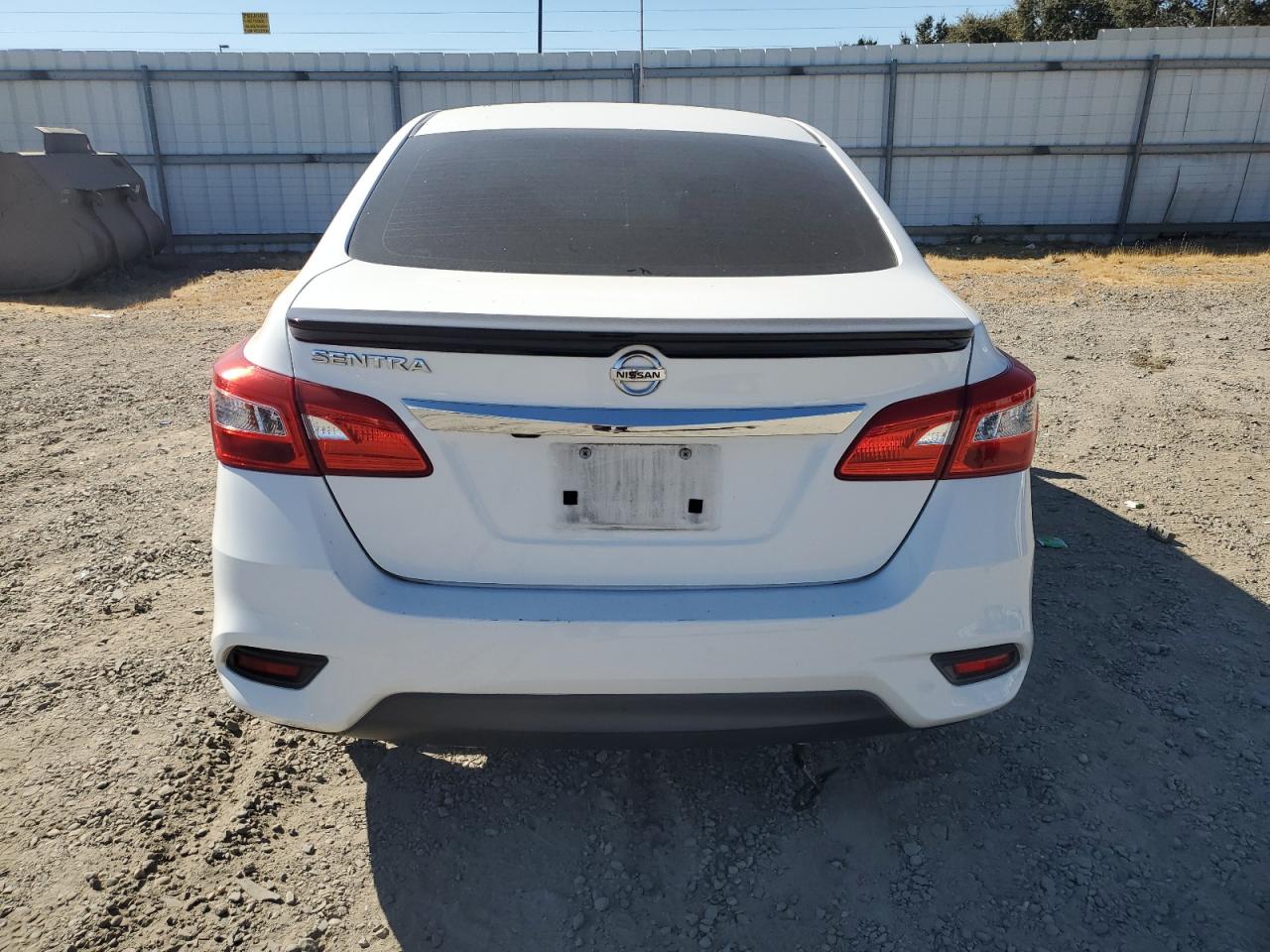 2018 Nissan Sentra S VIN: 3N1AB7AP5JY237323 Lot: 73382444