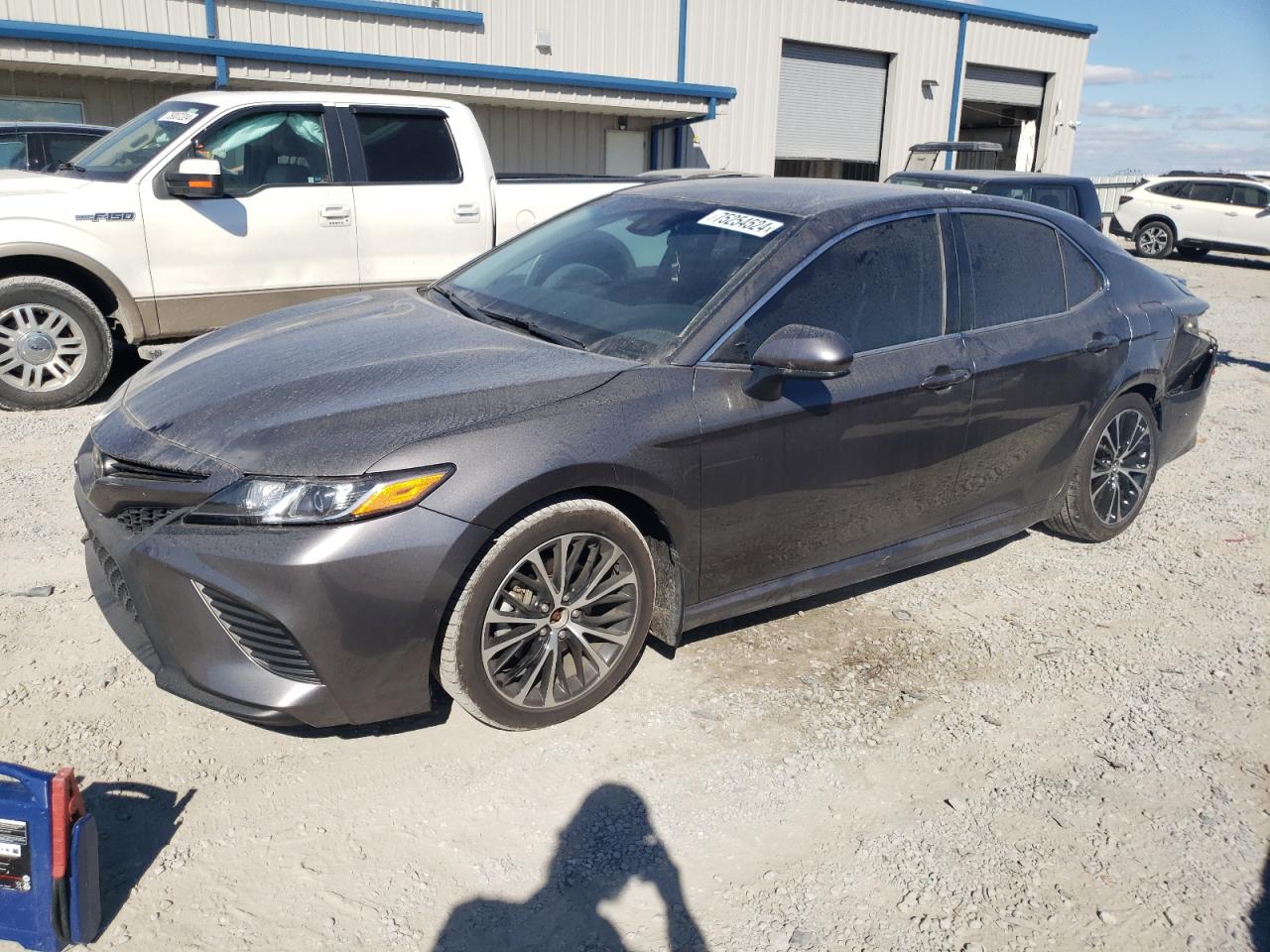 VIN 4T1B11HK0JU110134 2018 TOYOTA CAMRY no.1