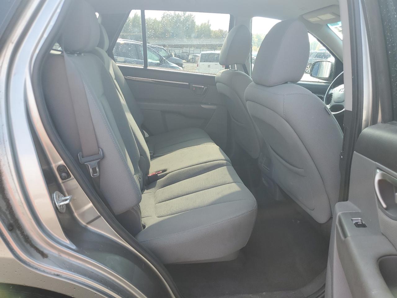 2011 Hyundai Santa Fe - Image 11