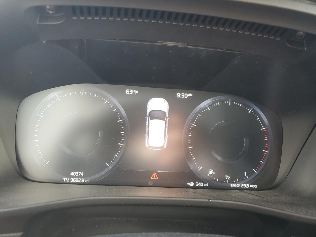 2022 Volvo XC40 - Image 9