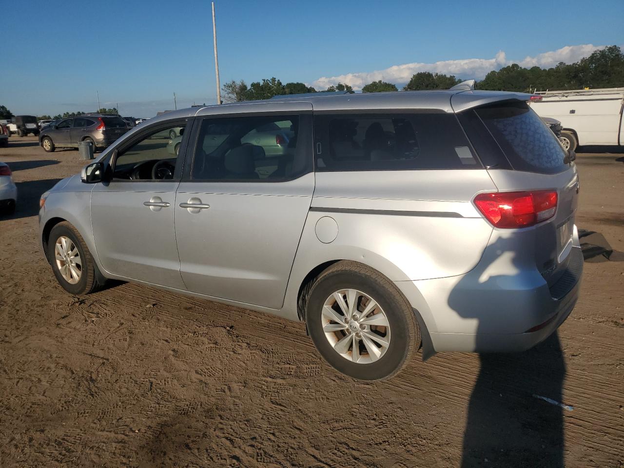 2016 Kia Sedona - Image 2
