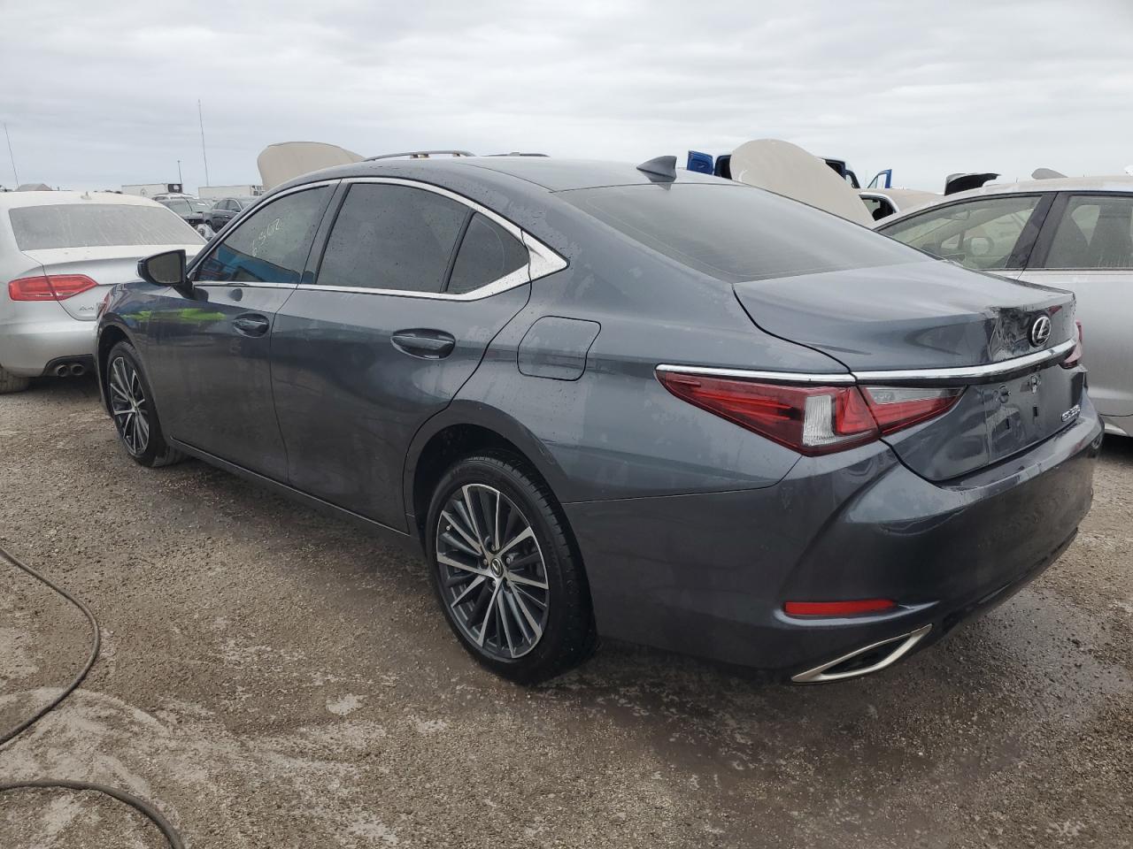 2022 Lexus ES - Image 2