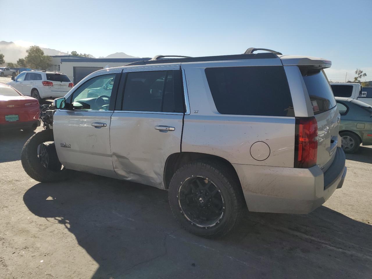 VIN 1GNSCBKC9FR710917 2015 CHEVROLET TAHOE no.2