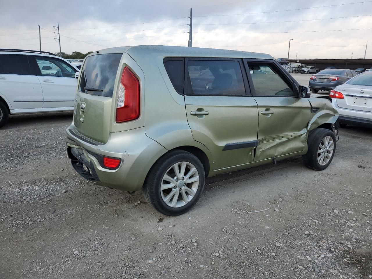 VIN KNDJT2A62D7632358 2013 KIA SOUL no.3