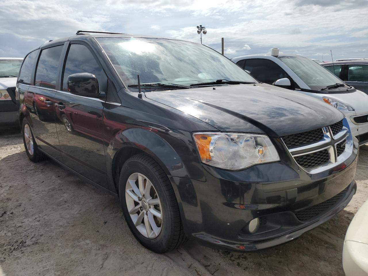 2018 Dodge Caravan - Image 4