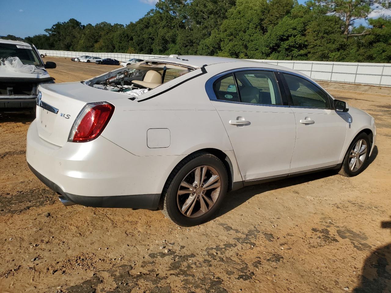 2011 Lincoln MKS - Image 3