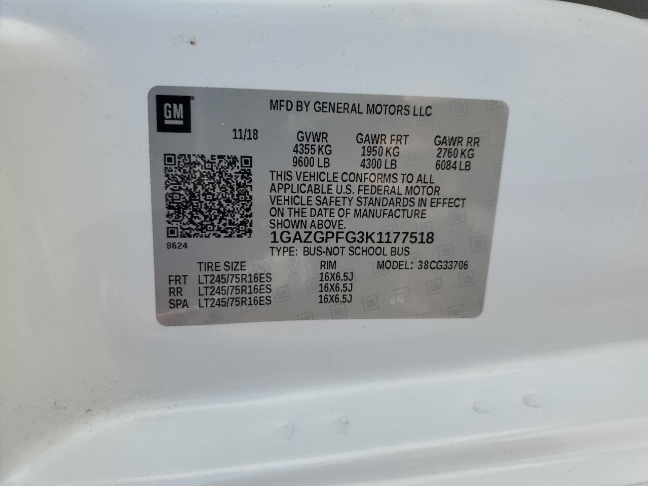 2019 Chevrolet Express - Image 12