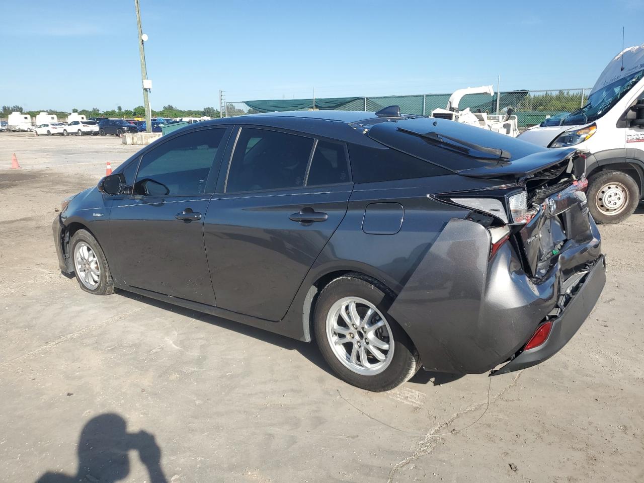 VIN JTDKARFU0K3095987 2019 TOYOTA PRIUS no.2