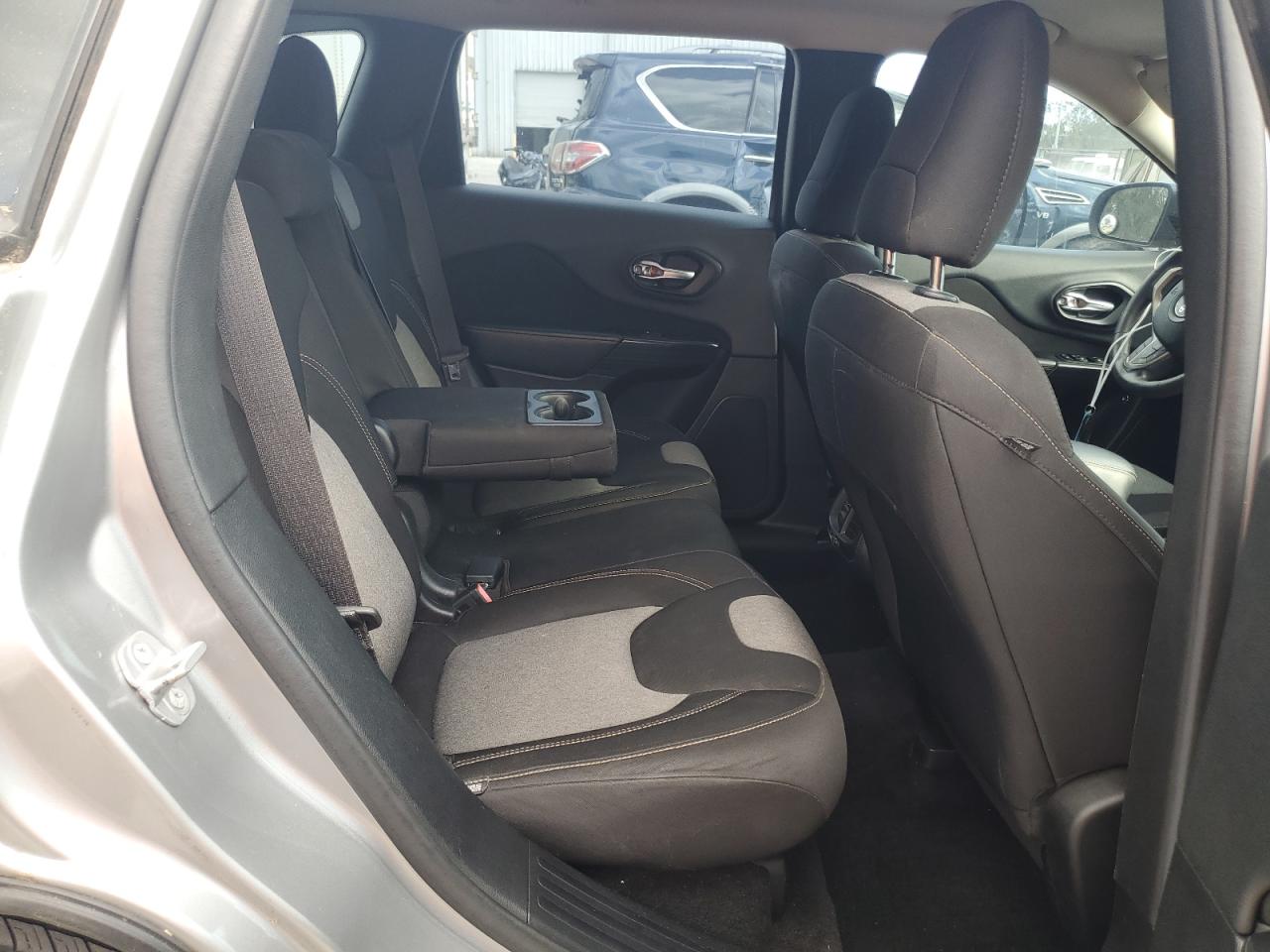2014 Jeep Grand Cherokee - Image 10