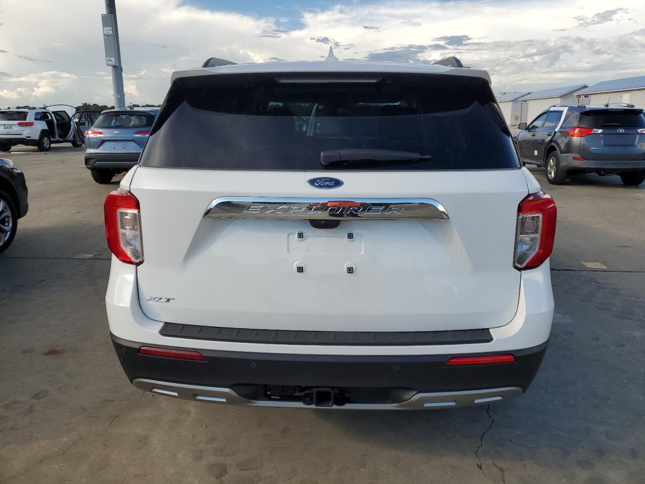 1FMSK7DHXRGA14872 2024 Ford Explorer Xlt