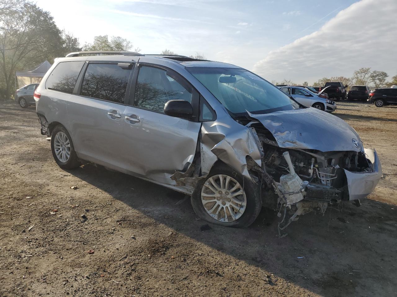 2012 Toyota Sienna - Image 4