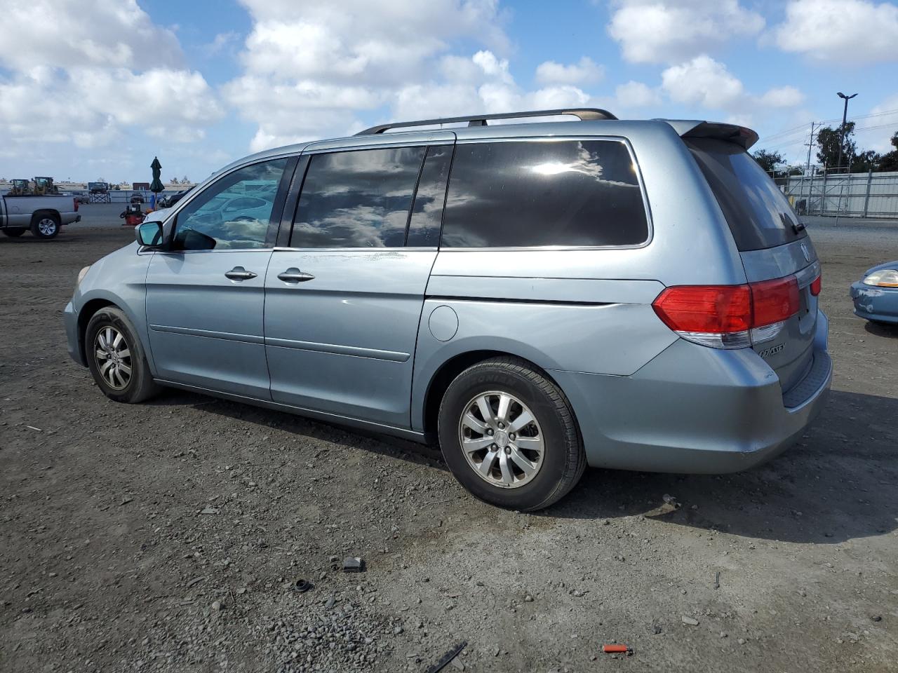 2010 Honda Odyssey - Image 2