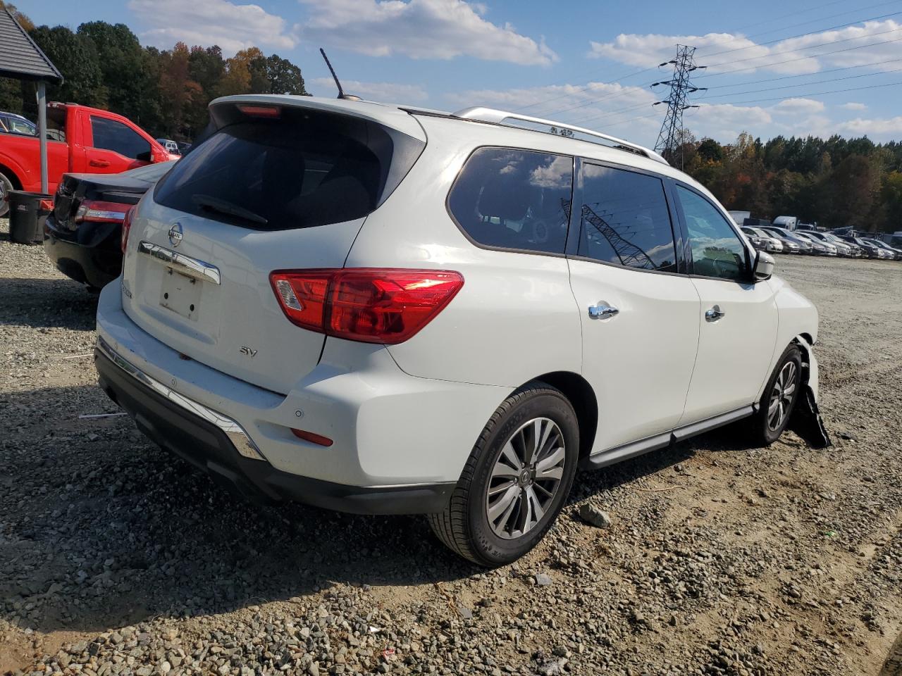 2017 Nissan Pathfinder - Image 3