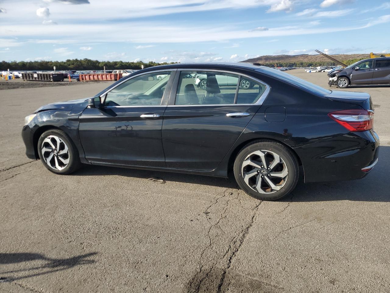 1HGCR2F04HA136449 2017 HONDA ACCORD - Image 2